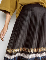 Load image into Gallery viewer, Gerry Weber Pleated Green Batik Skirt
