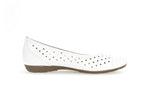 Load image into Gallery viewer, Gabor Ruffle Ballerina Pumps White
