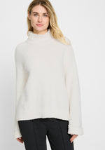 Load image into Gallery viewer, Off White Plush Sweater
