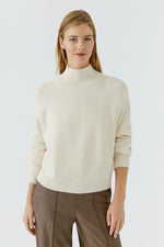 Load image into Gallery viewer, Off White Raglan Style Pullover

