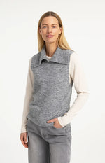 Load image into Gallery viewer, Grey Sleeveless Knitted Top
