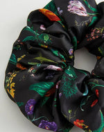 Load image into Gallery viewer, Fable Pumpkin Oversized Scrunchie
