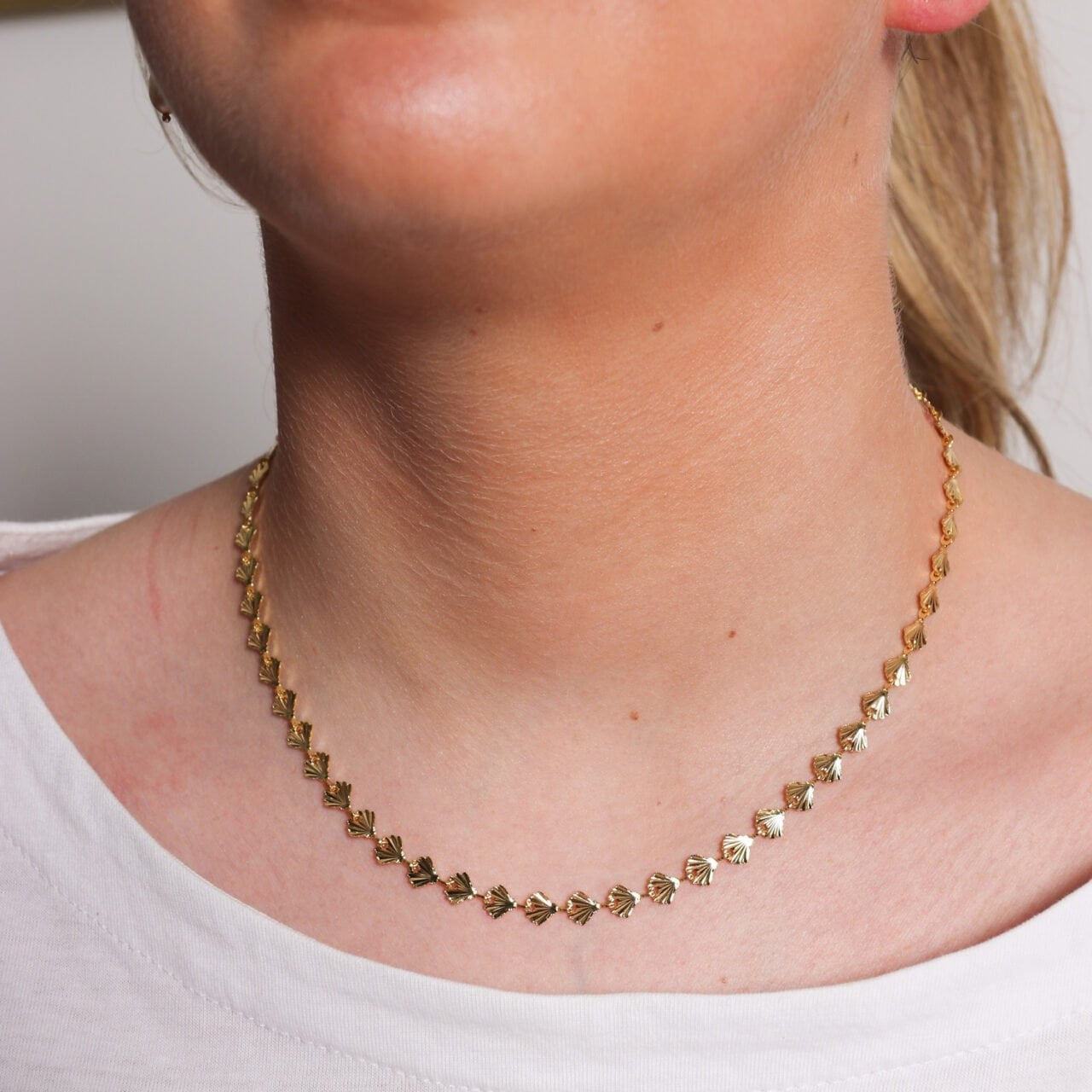 Zelly Shell Necklace Gold